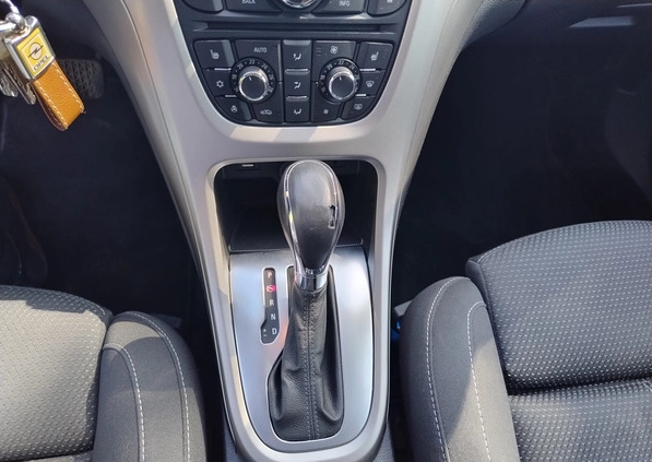 Opel Astra cena 29900 przebieg: 148000, rok produkcji 2011 z Halinów małe 154